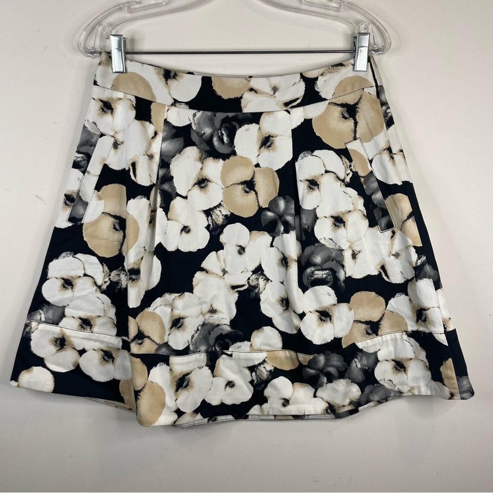 White House black market floral midi skirt with deep pockets size 4